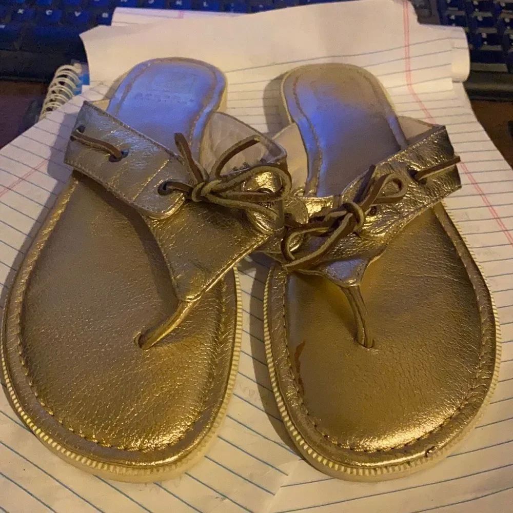 Gold sandals sz. 8M